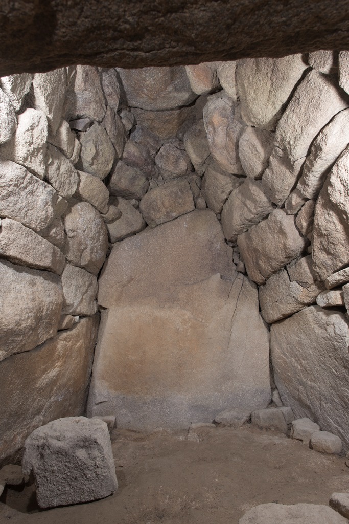 善一田18号墳玄室写真